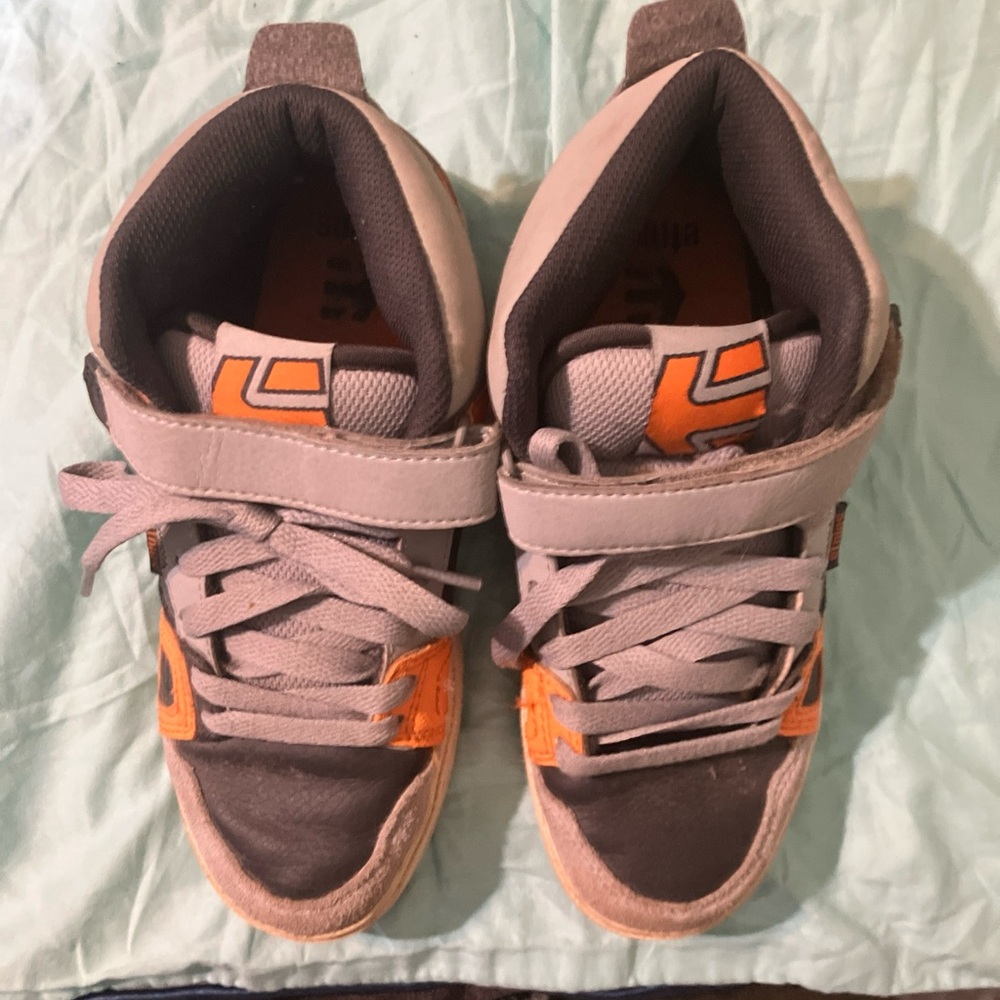 Etnies boys shoes 4.5 US good condition